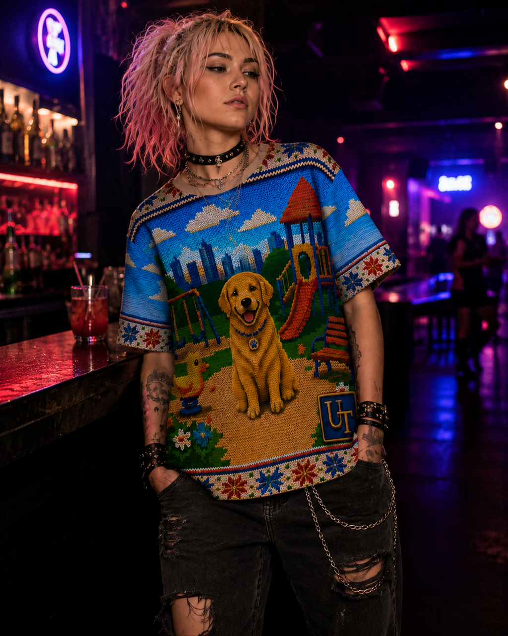 Golden Retriever knit-style graphic tee detail